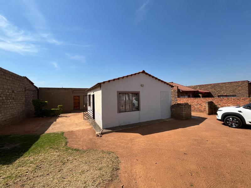 5 Bedroom Property for Sale in Soshanguve Gauteng