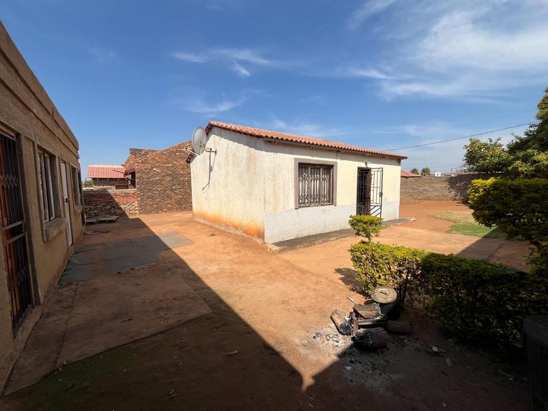 5 Bedroom Property for Sale in Soshanguve Gauteng