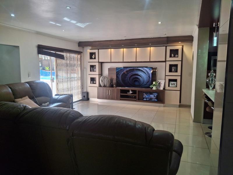 4 Bedroom Property for Sale in Vanderbijlpark SE 3 Gauteng