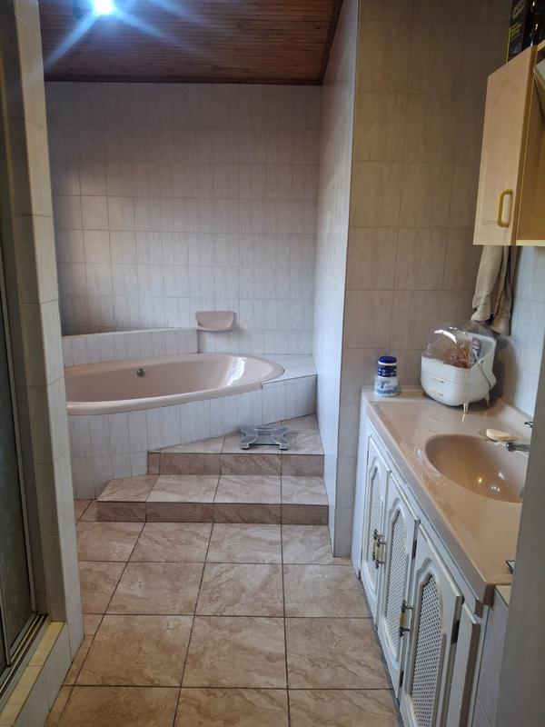 4 Bedroom Property for Sale in Vanderbijlpark SE 3 Gauteng