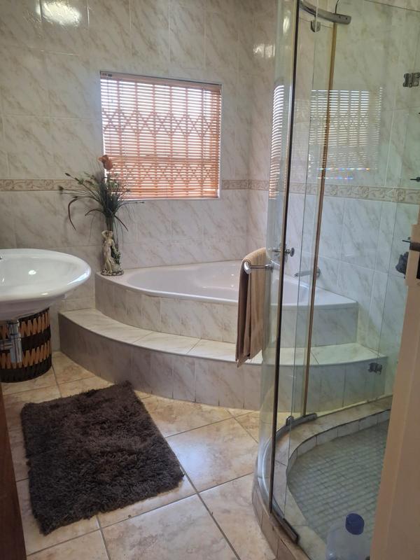 4 Bedroom Property for Sale in Vanderbijlpark SE 3 Gauteng