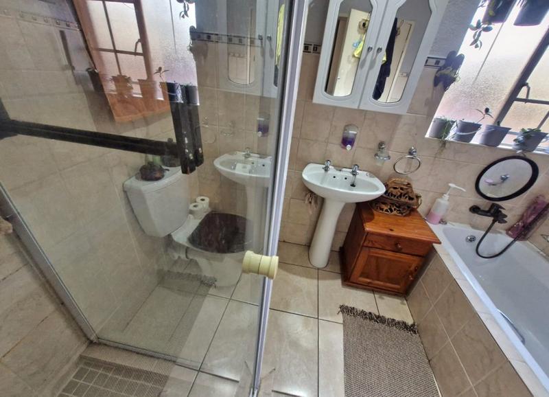 2 Bedroom Property for Sale in Annlin Gauteng