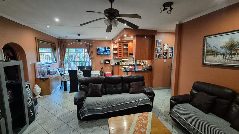 4 Bedroom Property for Sale in Karenpark Gauteng