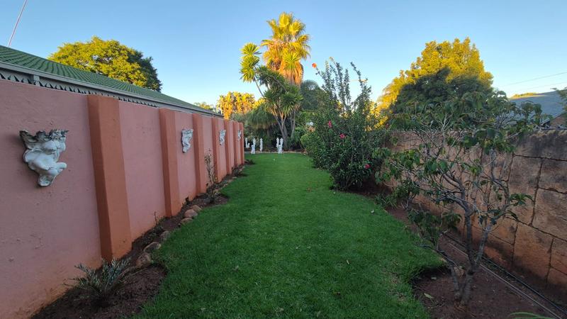 4 Bedroom Property for Sale in Karenpark Gauteng