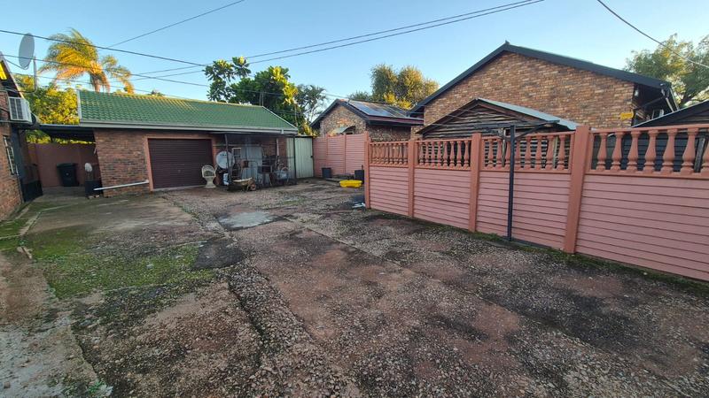 4 Bedroom Property for Sale in Karenpark Gauteng