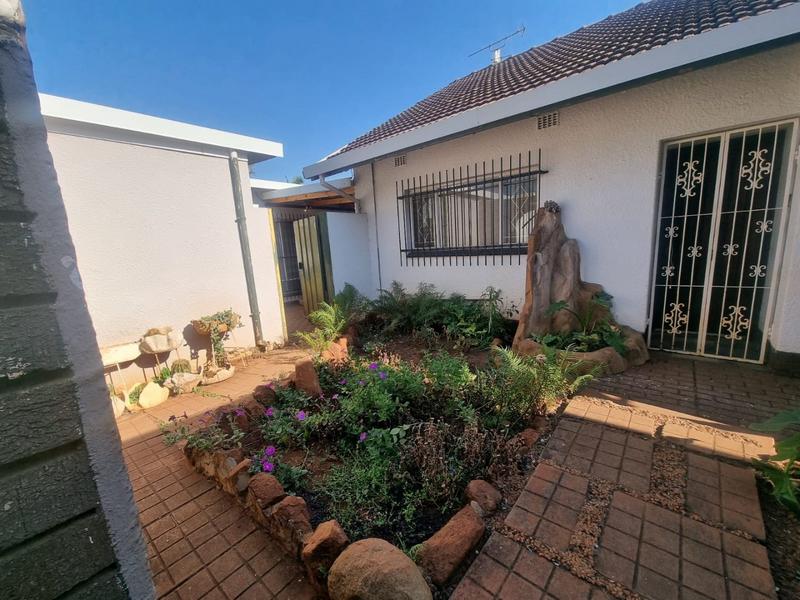 4 Bedroom Property for Sale in Sinoville Gauteng