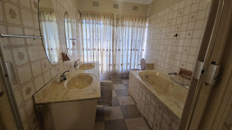 4 Bedroom Property for Sale in Sinoville Gauteng