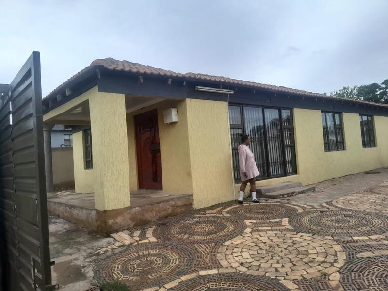 3 Bedroom Property for Sale in Lenasia Gauteng