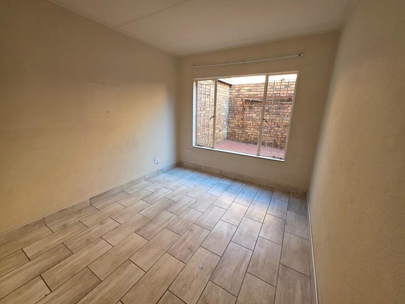 To Let 2 Bedroom Property for Rent in Bardene Gauteng