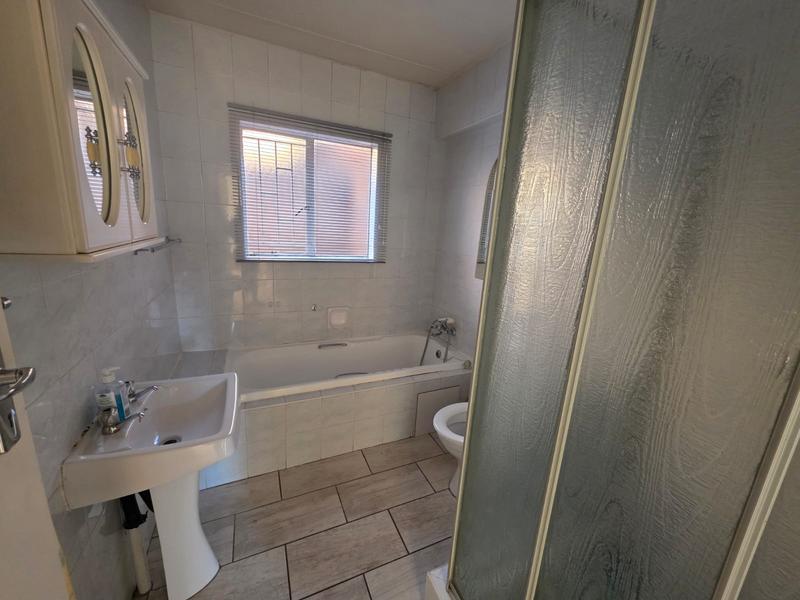 To Let 2 Bedroom Property for Rent in Bardene Gauteng