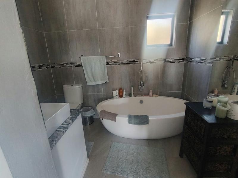1 Bedroom Property for Sale in Honeydew Gauteng