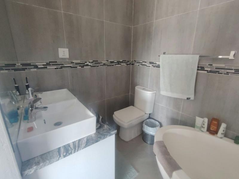 1 Bedroom Property for Sale in Honeydew Gauteng