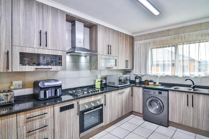 3 Bedroom Property for Sale in Brackendowns Gauteng