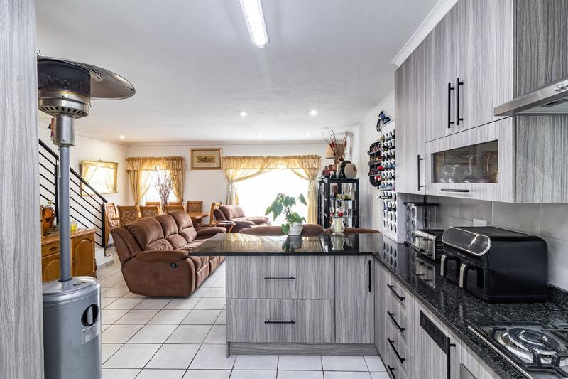 3 Bedroom Property for Sale in Brackendowns Gauteng
