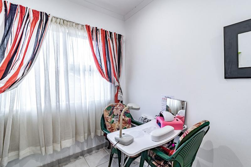 3 Bedroom Property for Sale in Brackendowns Gauteng