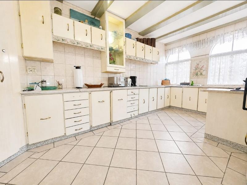 5 Bedroom Property for Sale in Glenvista Gauteng