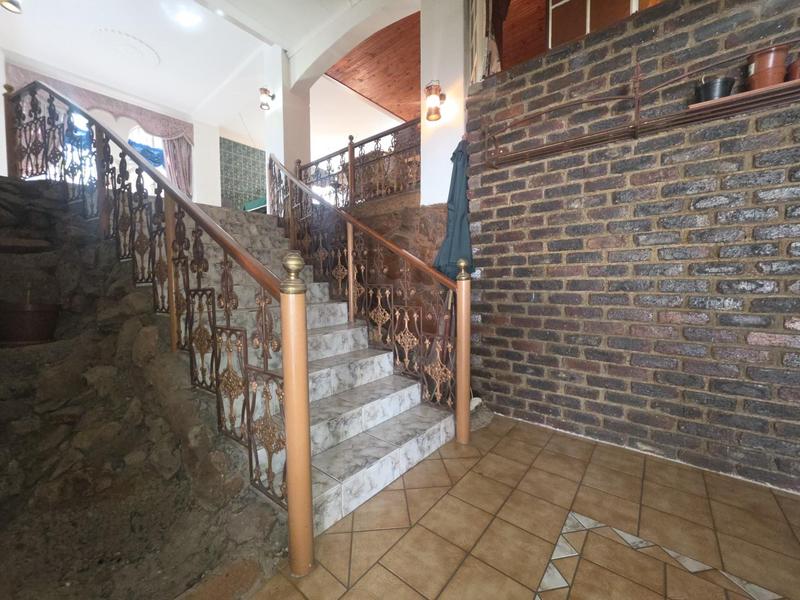 5 Bedroom Property for Sale in Glenvista Gauteng