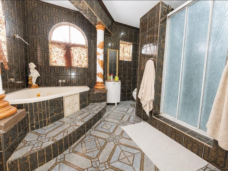 5 Bedroom Property for Sale in Glenvista Gauteng