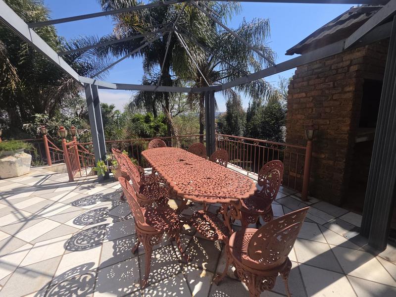 5 Bedroom Property for Sale in Glenvista Gauteng