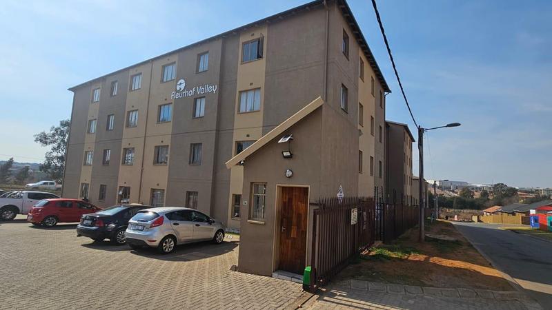 To Let 2 Bedroom Property for Rent in Fleurhof Gauteng