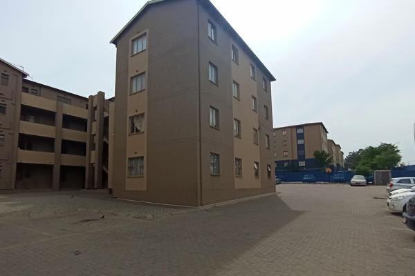 To Let 2 Bedroom Property for Rent in Fleurhof Gauteng