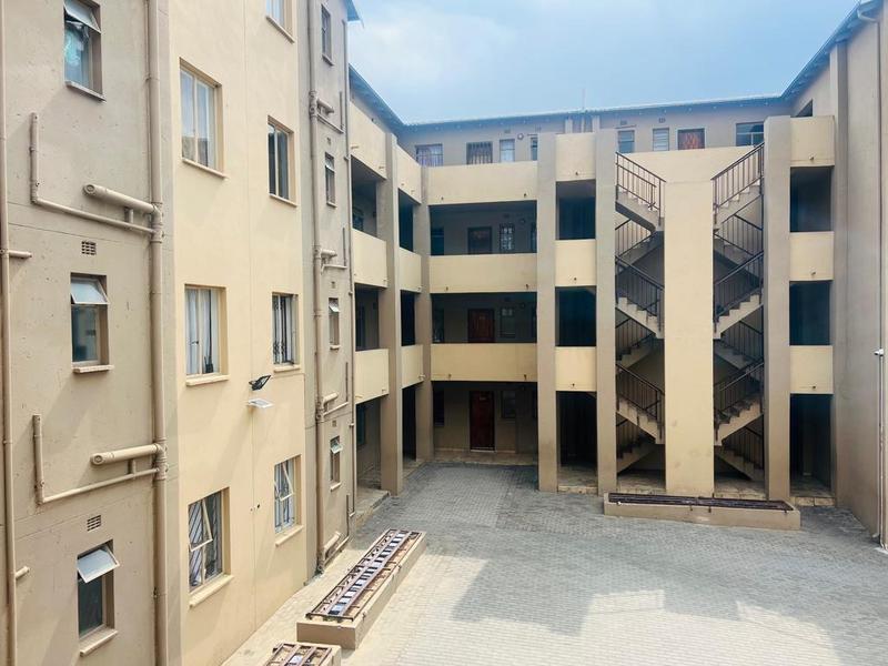To Let 2 Bedroom Property for Rent in Fleurhof Gauteng