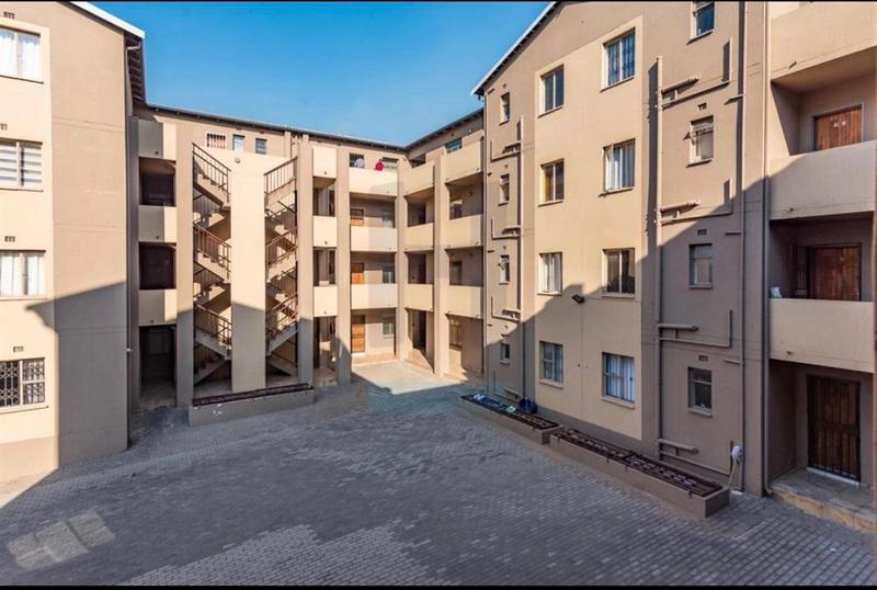 To Let 2 Bedroom Property for Rent in Fleurhof Gauteng