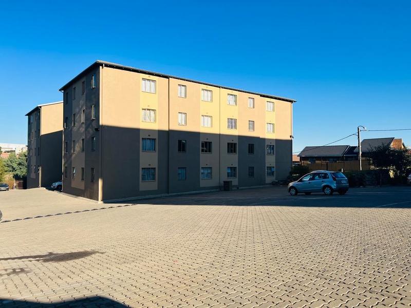 To Let 2 Bedroom Property for Rent in Fleurhof Gauteng