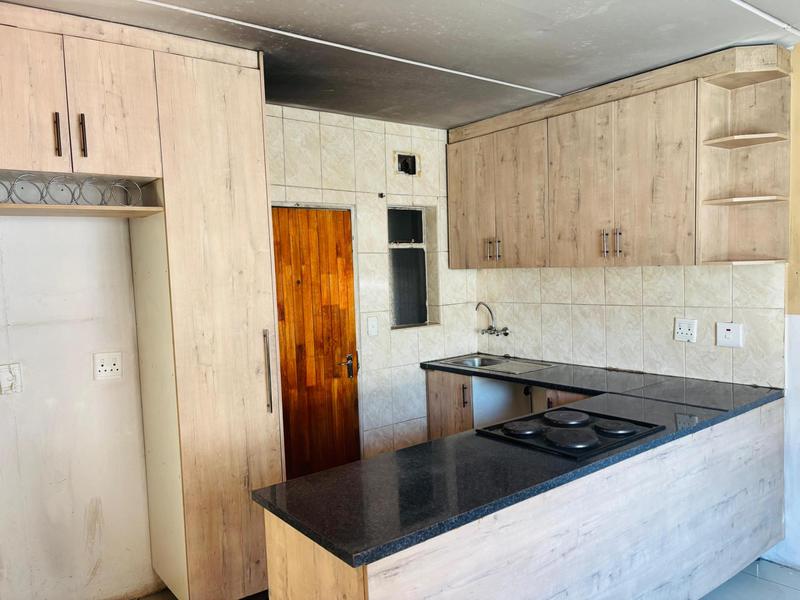 To Let 2 Bedroom Property for Rent in Fleurhof Gauteng