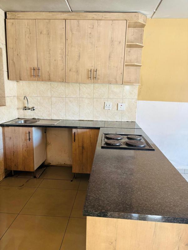 To Let 2 Bedroom Property for Rent in Fleurhof Gauteng