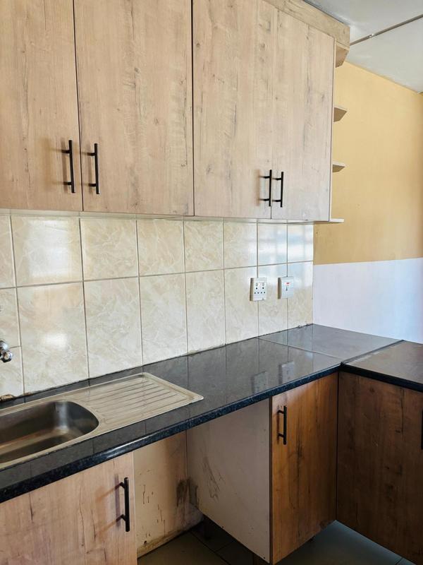 To Let 2 Bedroom Property for Rent in Fleurhof Gauteng