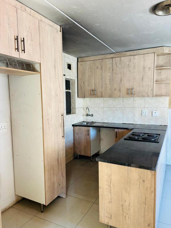 To Let 2 Bedroom Property for Rent in Fleurhof Gauteng