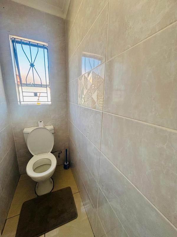 2 Bedroom Property for Sale in Fleurhof Gauteng