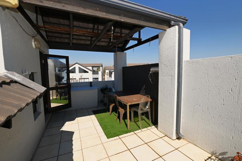 1 Bedroom Property for Sale in Douglasdale Gauteng