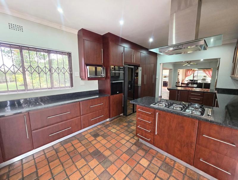 5 Bedroom Property for Sale in Three Rivers Proper Gauteng