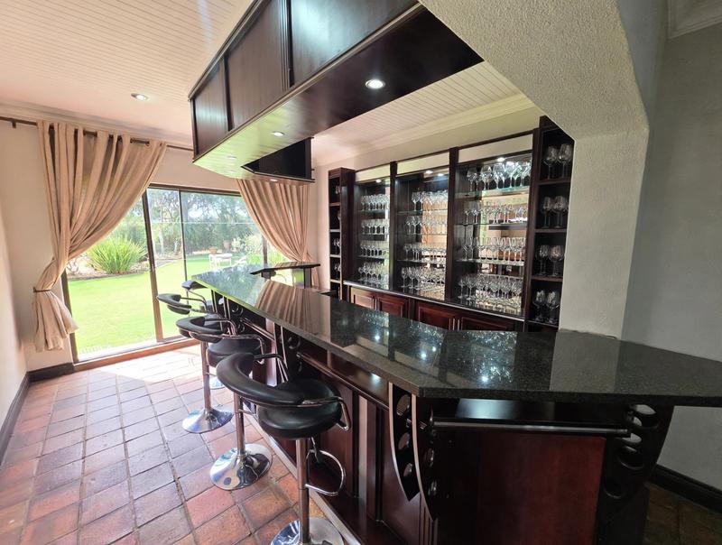 5 Bedroom Property for Sale in Three Rivers Proper Gauteng