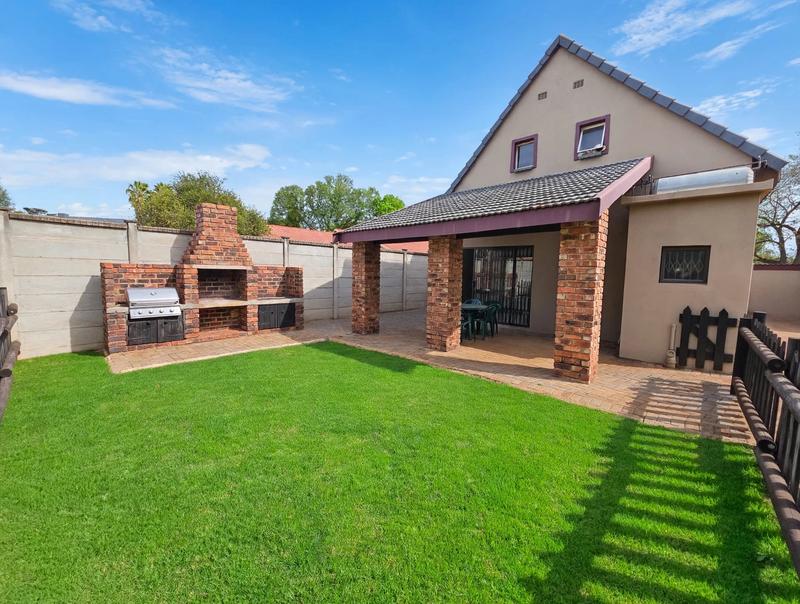5 Bedroom Property for Sale in Three Rivers Proper Gauteng