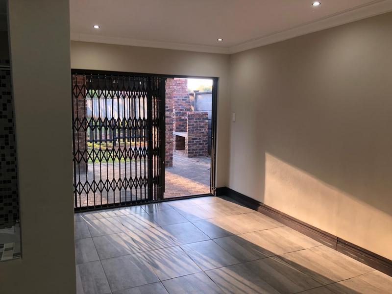 5 Bedroom Property for Sale in Three Rivers Proper Gauteng