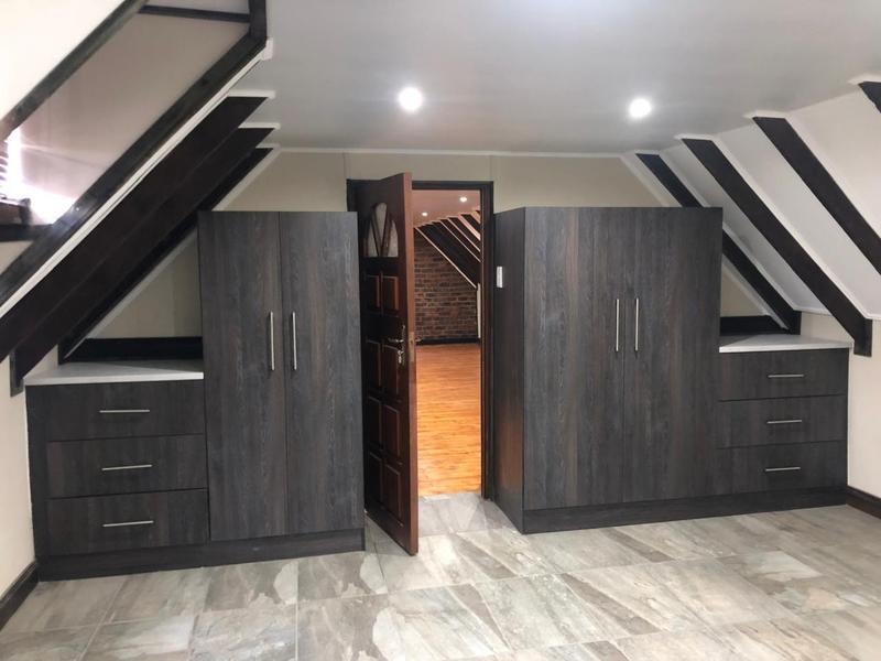 5 Bedroom Property for Sale in Three Rivers Proper Gauteng
