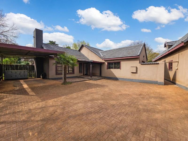 5 Bedroom Property for Sale in Three Rivers Proper Gauteng
