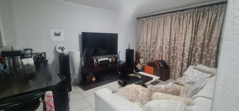 2 Bedroom Property for Sale in Heuwelsig Estate Gauteng