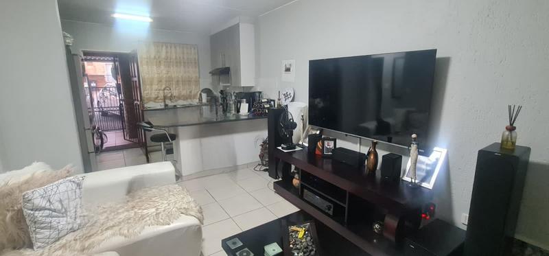 2 Bedroom Property for Sale in Heuwelsig Estate Gauteng