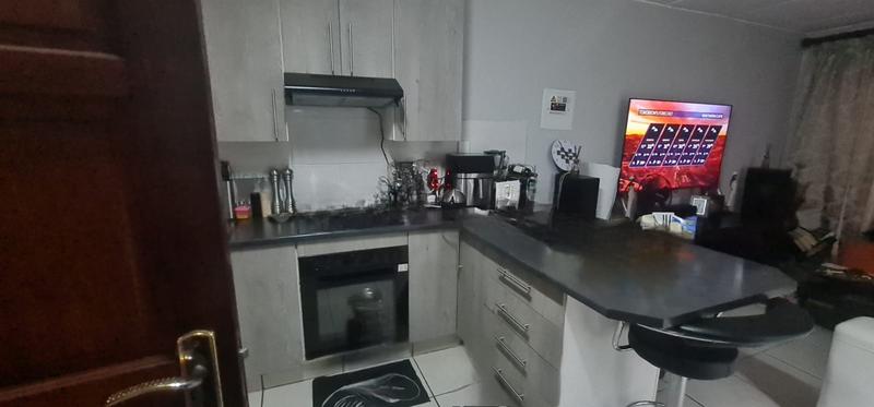 2 Bedroom Property for Sale in Heuwelsig Estate Gauteng