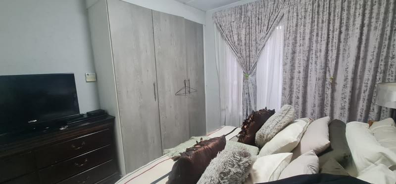 2 Bedroom Property for Sale in Heuwelsig Estate Gauteng