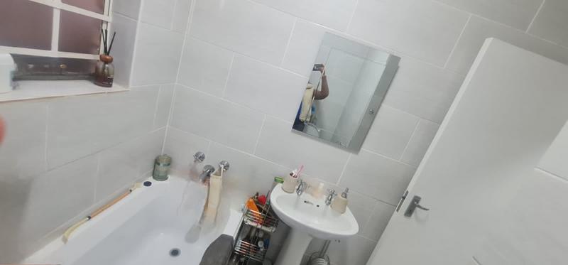 2 Bedroom Property for Sale in Heuwelsig Estate Gauteng