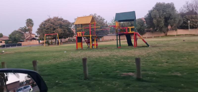 2 Bedroom Property for Sale in Heuwelsig Estate Gauteng