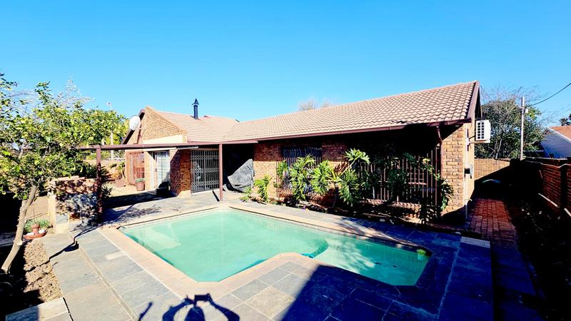 To Let 3 Bedroom Property for Rent in Beyers Park Gauteng