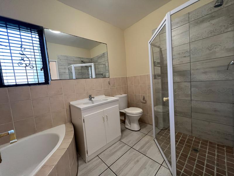 To Let 2 Bedroom Property for Rent in Fourways Gauteng