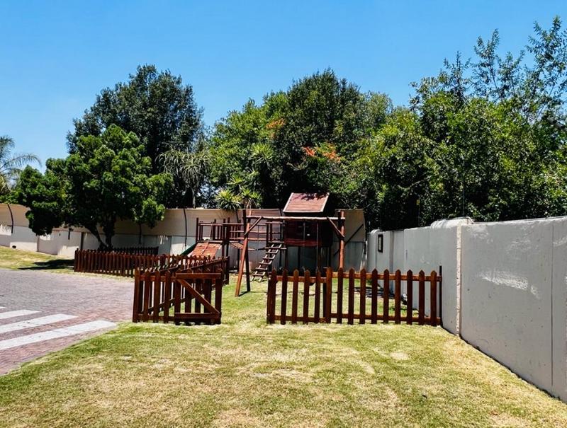 To Let 2 Bedroom Property for Rent in Fourways Gauteng