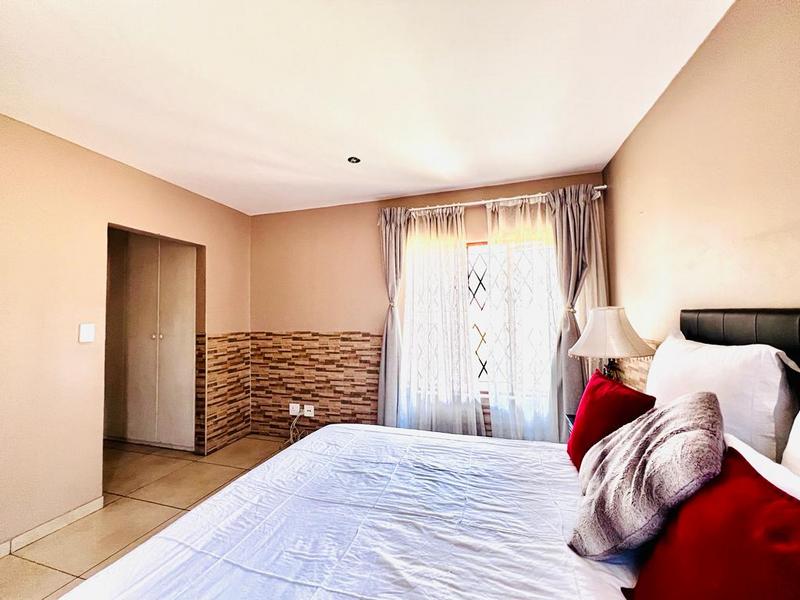 To Let 2 Bedroom Property for Rent in Fourways Gauteng